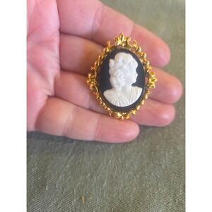 Vintage Black and White Cameo Brooch Pin Gold Tone Ornate Frame Victorian Style